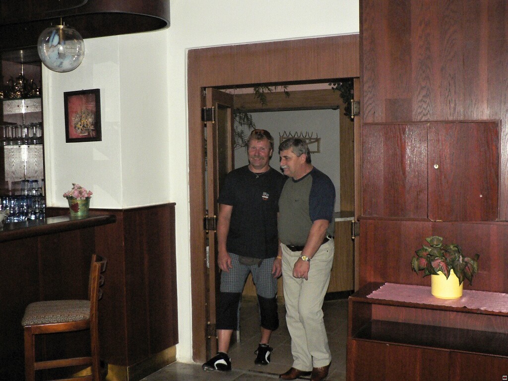img00004.jpg